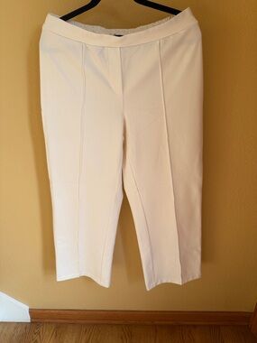 J.Jilll Size M Women's Cream Colored Pull-On Ponte Capri Pants